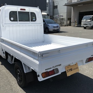 スマ軽　3年保証　走行2万km！車検2年付き　クリッパートラック　４WD　5速MT　白151の画像