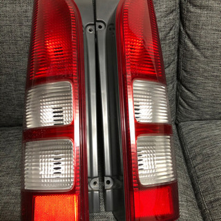 200系ハイエース　純正テールランプ