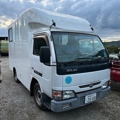 日産アトラス2.7トントラック キャンピングカー形状で パワーゲ...