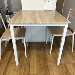 【譲り先決まりました（支払い待ち）】ダイニングテーブル、イス2脚セット