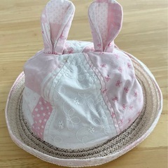 ウサギの耳付きピンクベビー帽子 【麦わら帽子】44cm